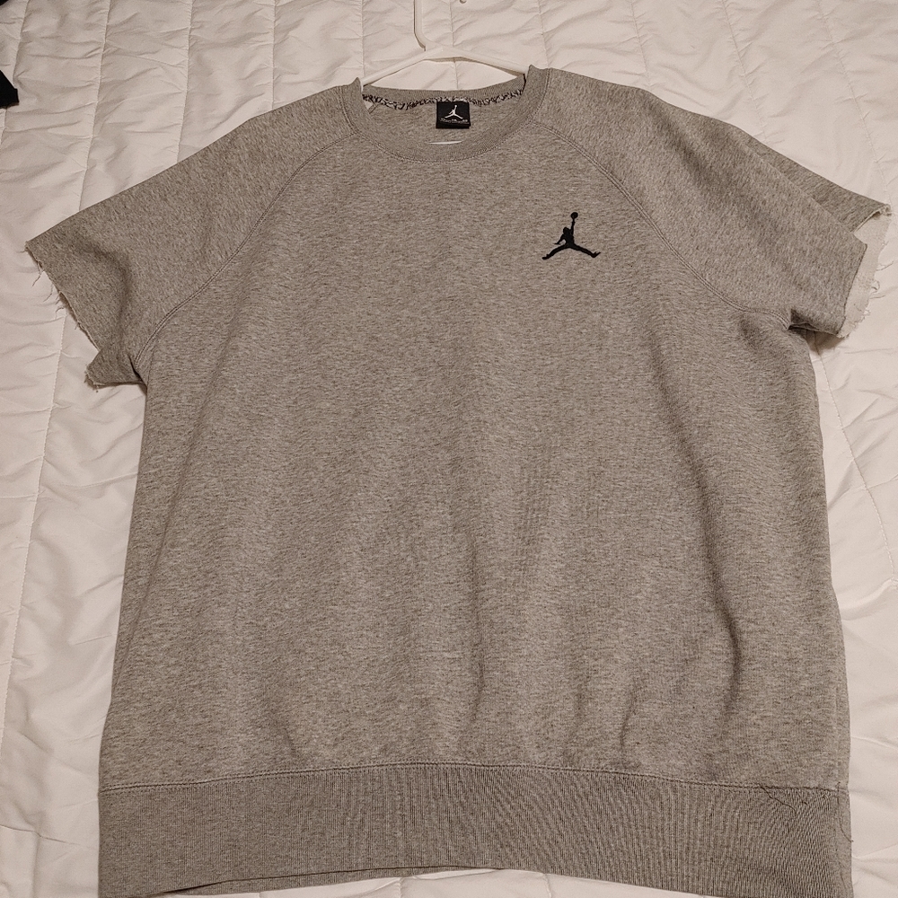 Jordan cut off gym shirt